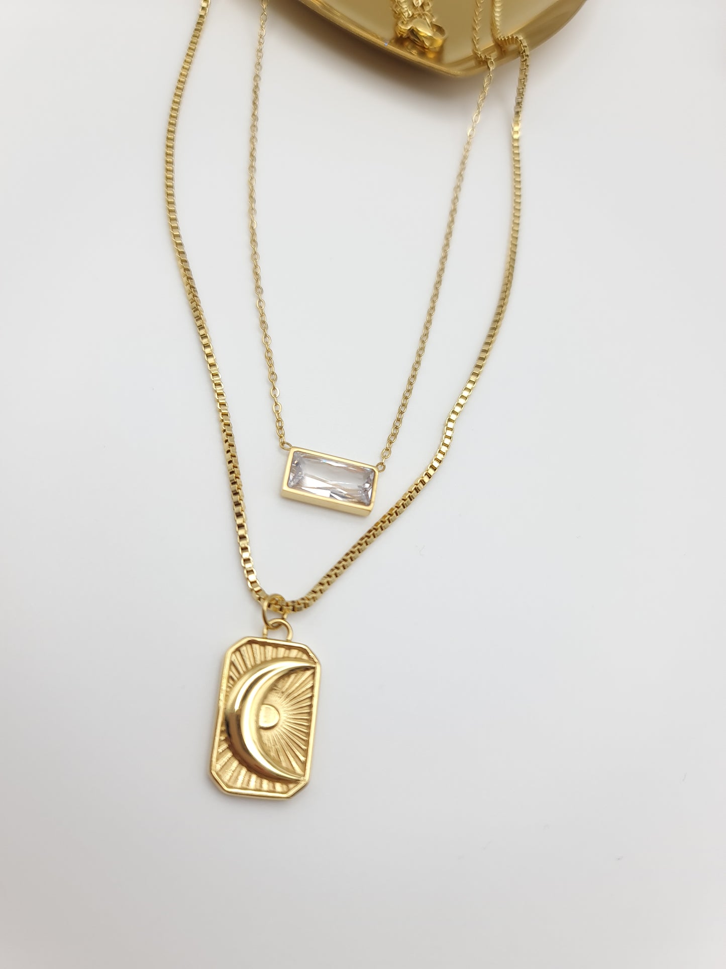 Neck Moonsquare