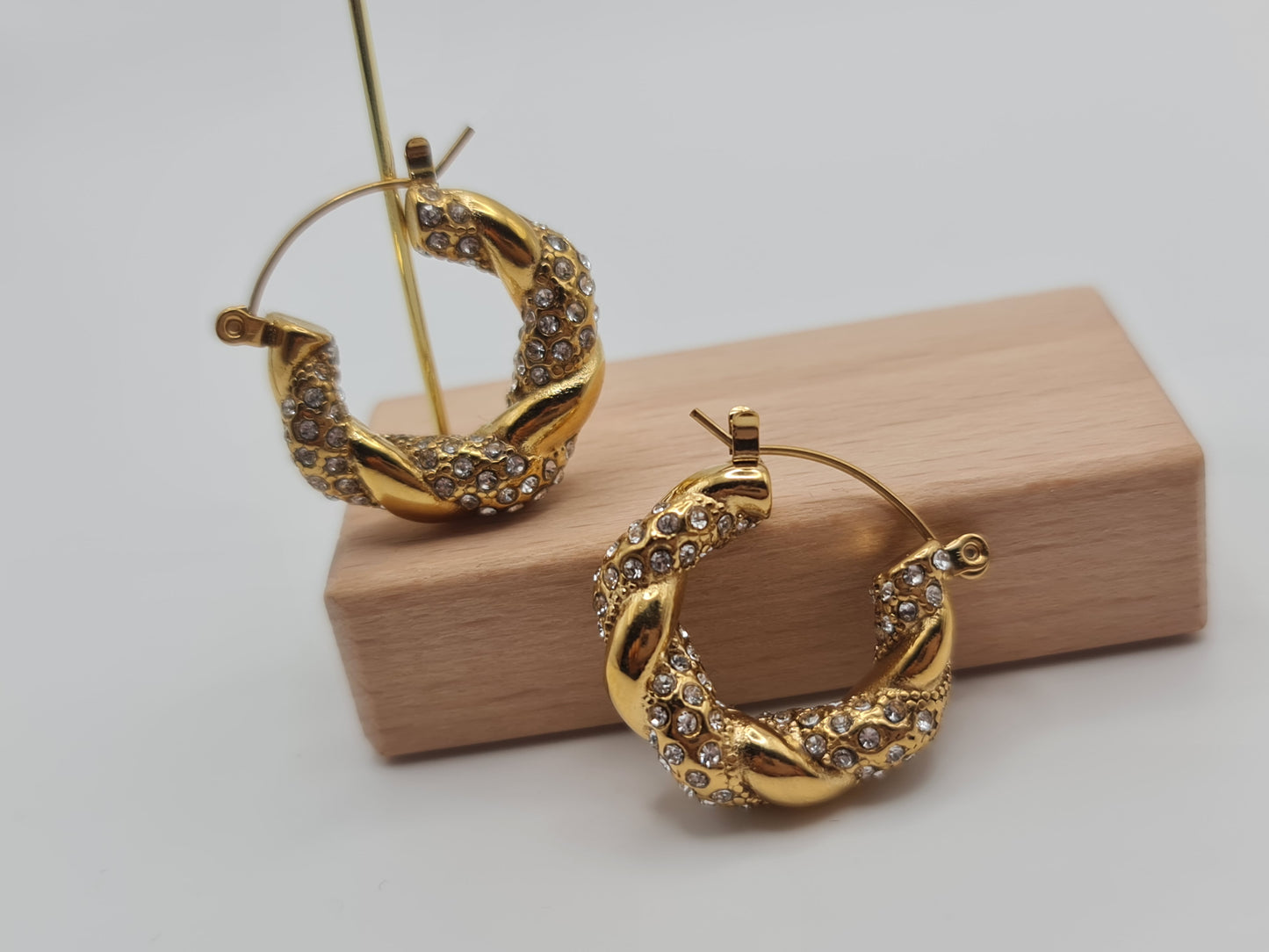 Twist hoop